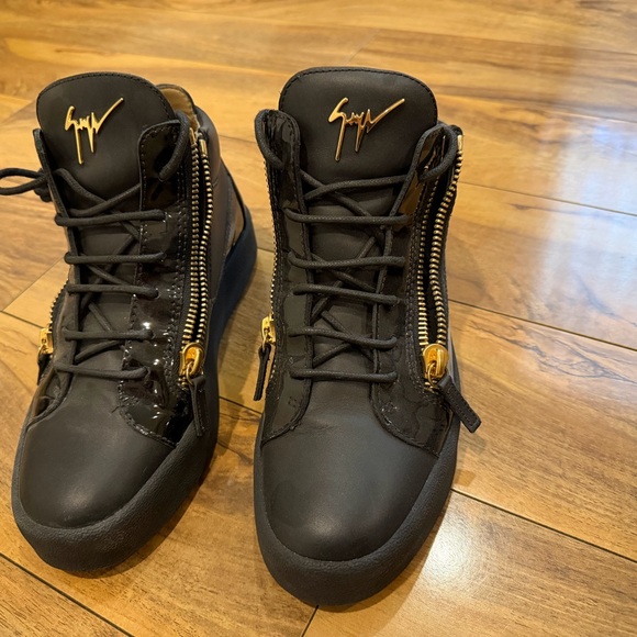 Giuseppe Zanotti Shoes - Giuseppe Zanotti Black and Gold Sneakers